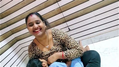 desi chut|Desi Girl Ne Kapde Utarke Apne Boobs Aur Chut Dikhaya